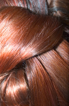 Dyeing hair with Henna